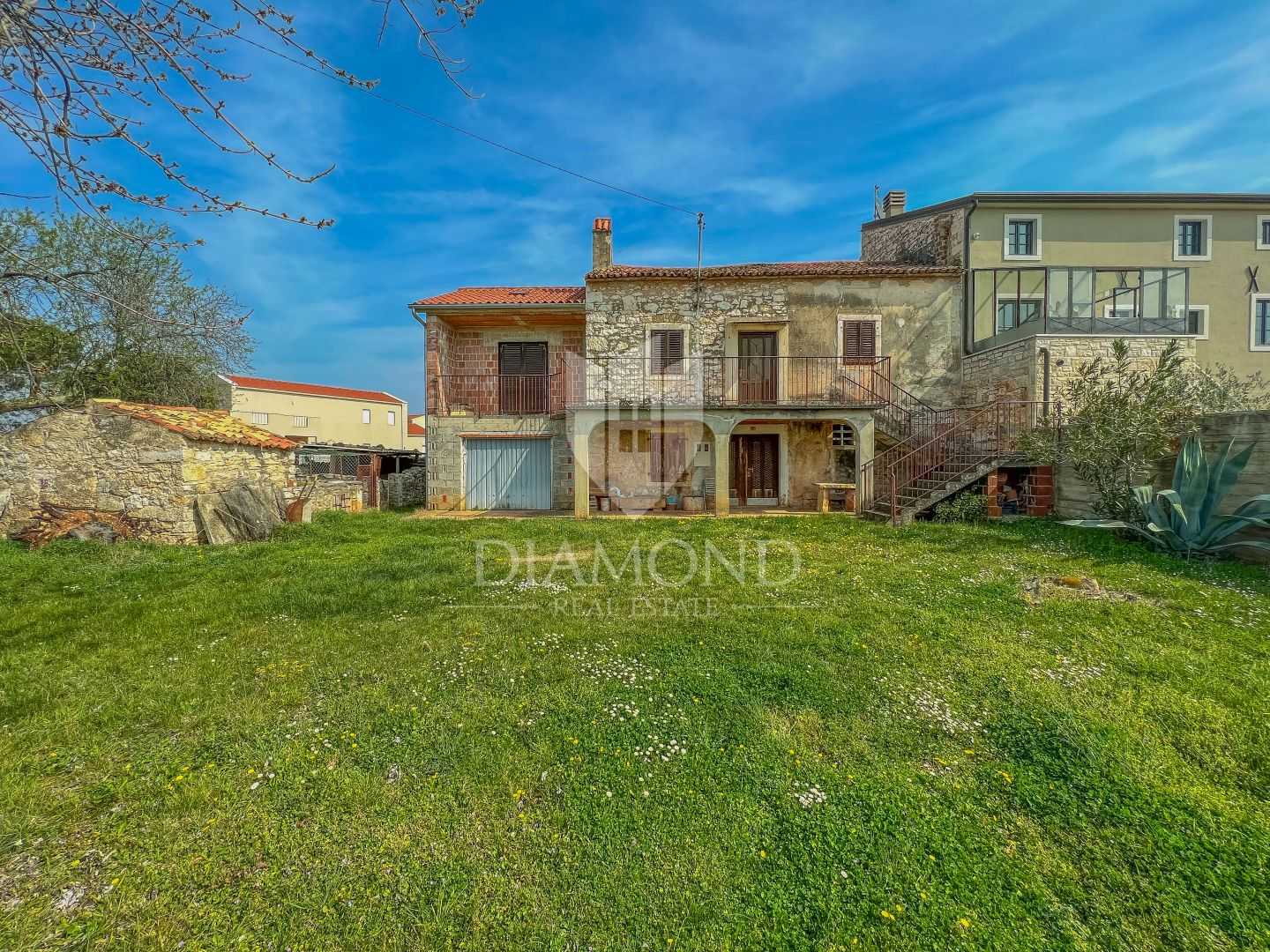 房子 在 Novigrad, Istria County 12006699