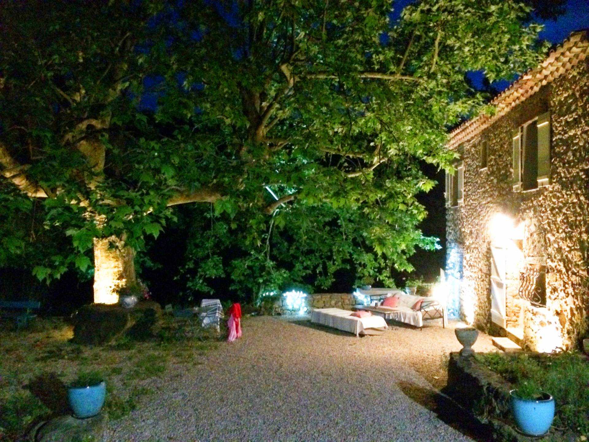 Talo sisään Claviers, Provence-Alpes-Côte d'Azur 12007522