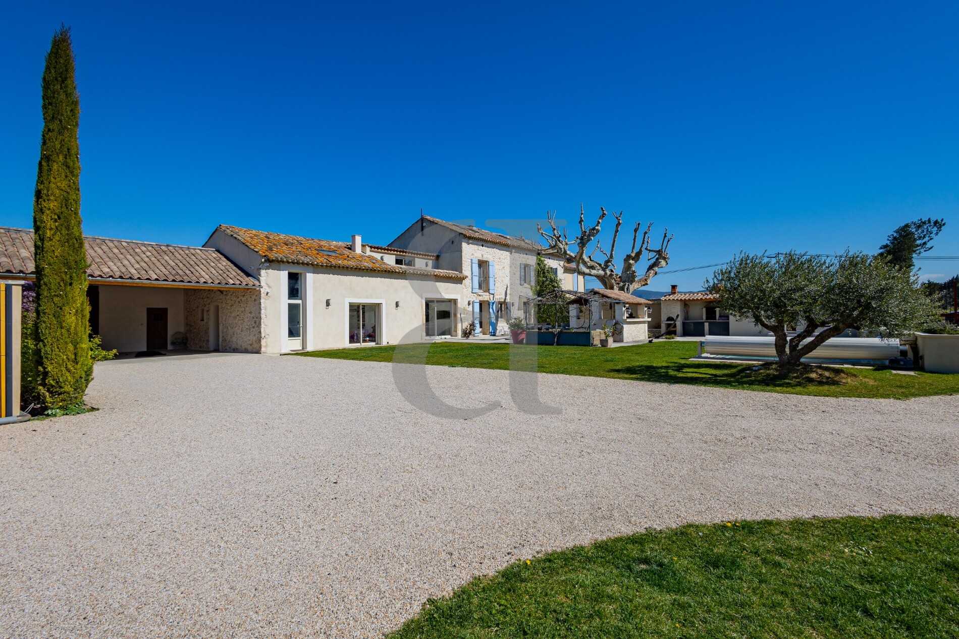 House in Vaison-la-Romaine, Provence-Alpes-Cote d'Azur 12007634