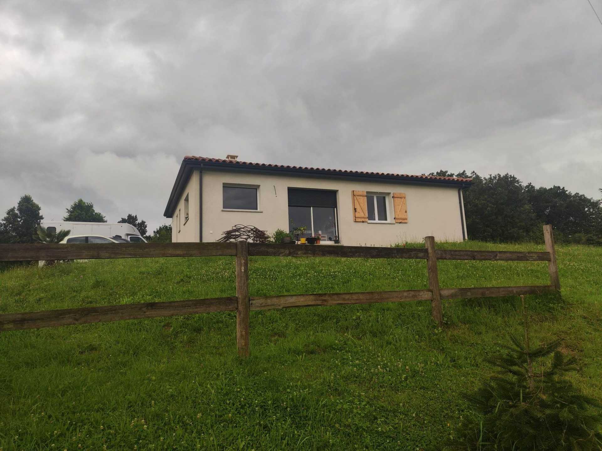 жилой дом в Saramon, Occitanie 12007675