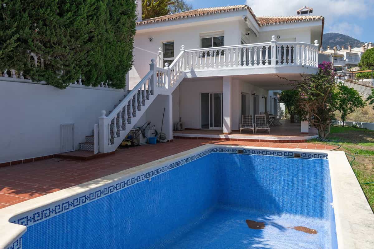 House in Benalmadena, Andalusia 12008611