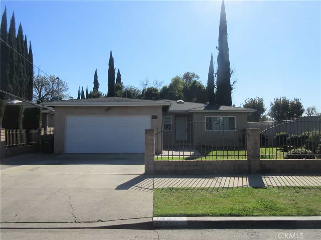 House in Gemco, California 12009145