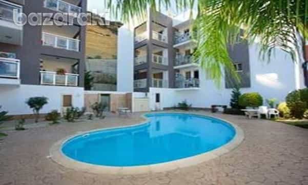 公寓 在 杰马索吉亚, 莱梅索斯 12009701