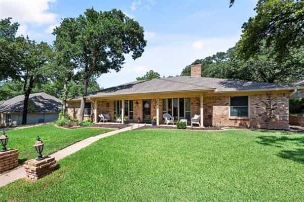 House in Pantego, Texas 12010059