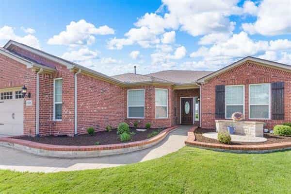 House in Hackberry, Texas 12010136