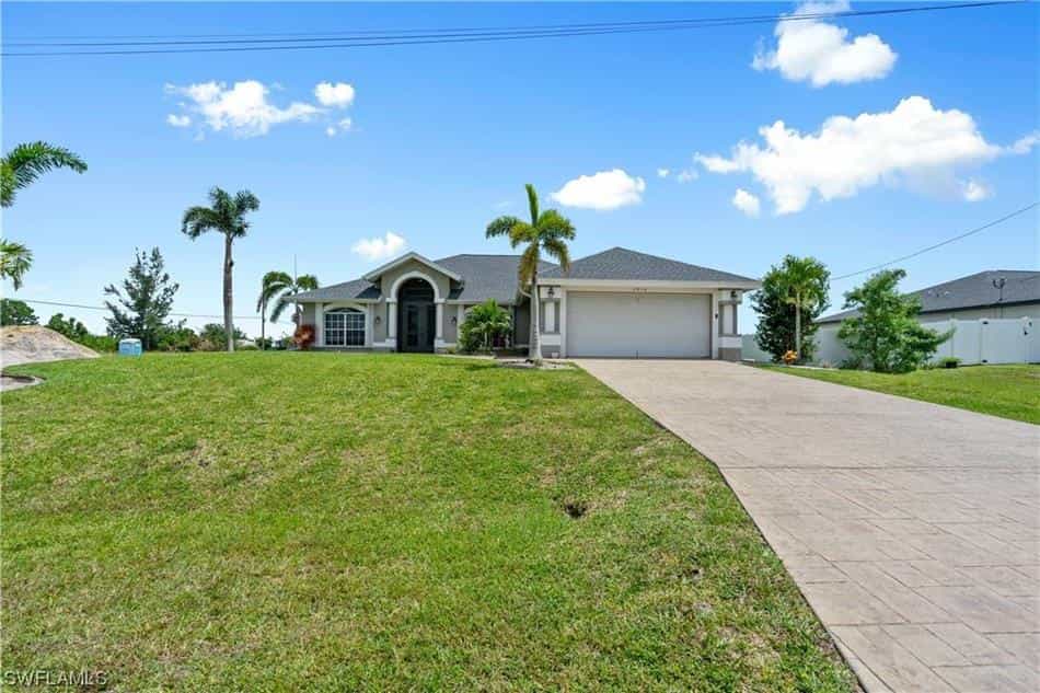 House in Cape Coral, Florida 12010192