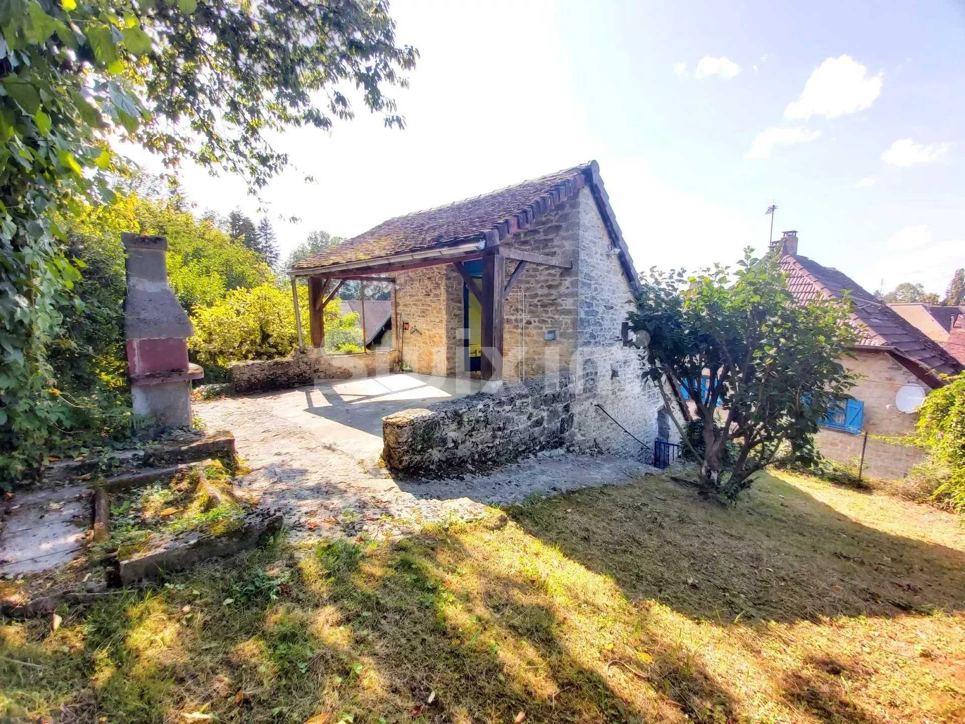 Rumah di Poligny, Bourgogne-Franche-Comte 12010386