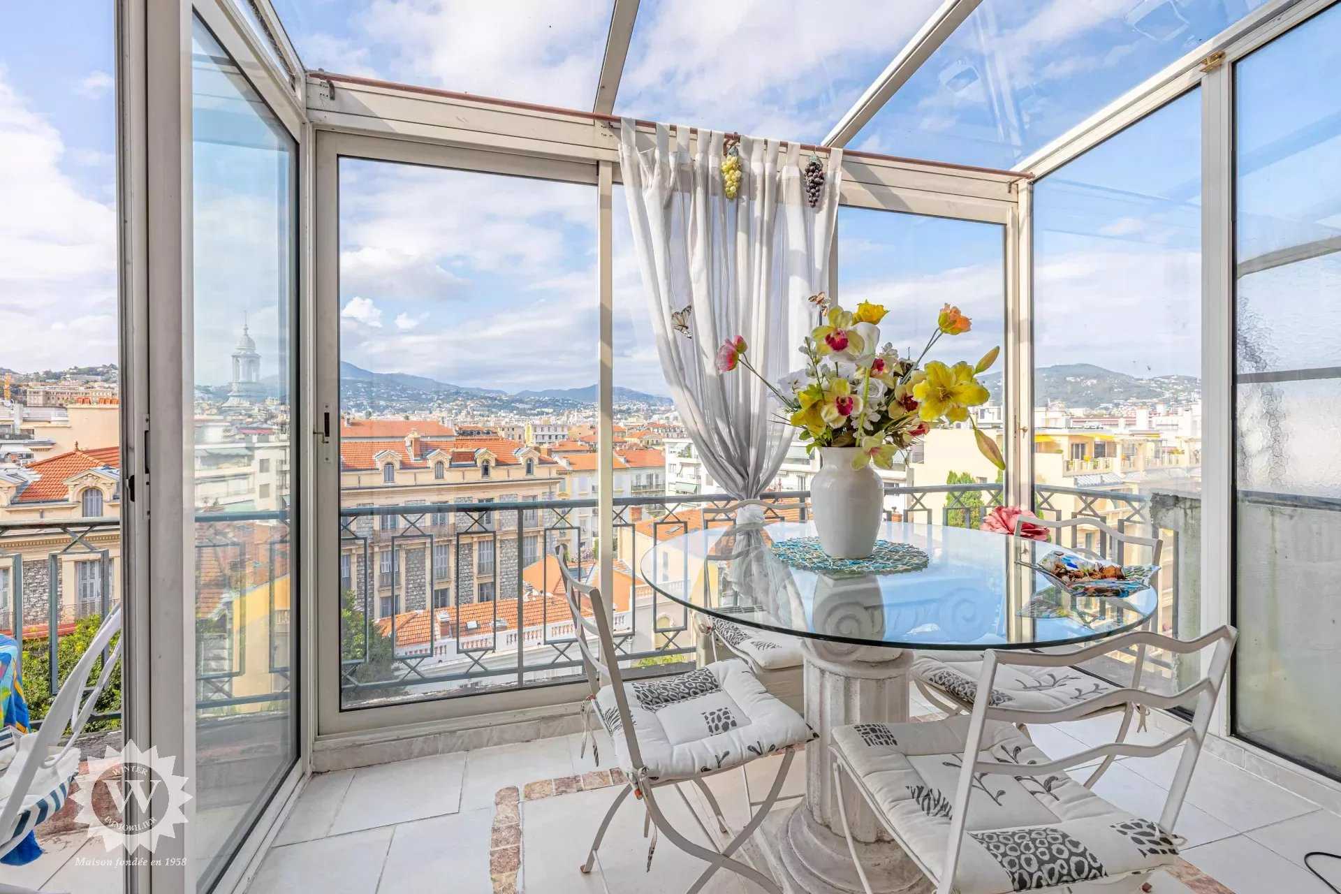 Condominium in Nice, Provence-Alpes-Cote d'Azur 12010389