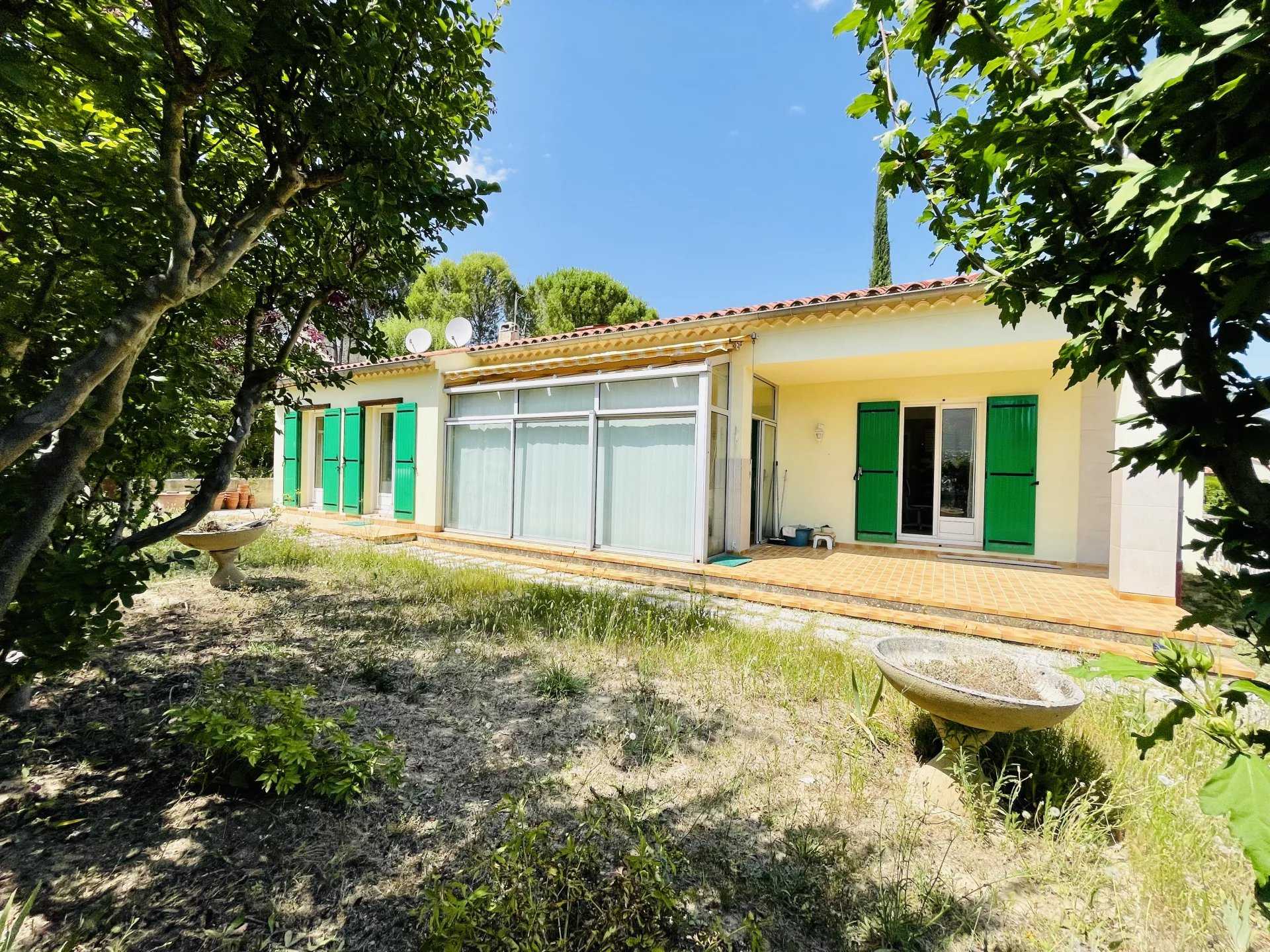 Huis in Vaison-la-Romaine, Provence-Alpes-Côte d'Azur 12010402
