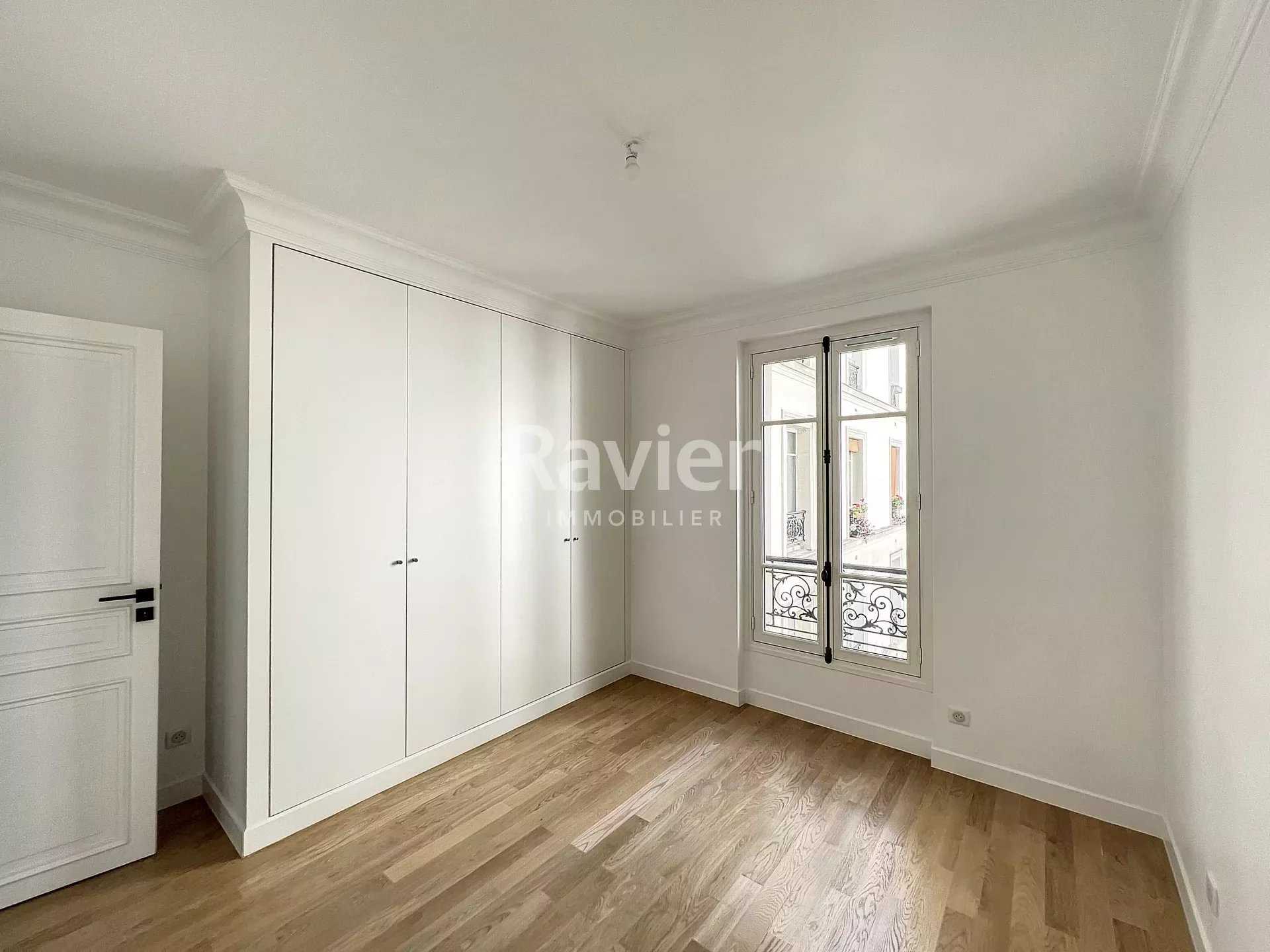 Condominium in Paris, Ile-de-France 12010418