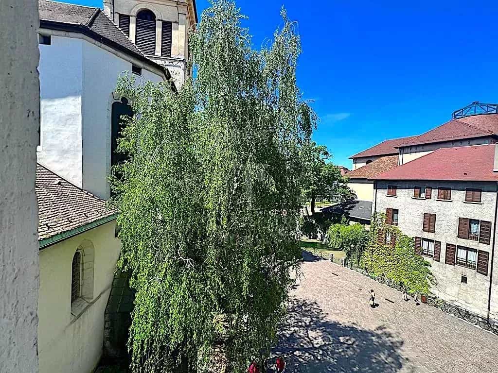 Condominium in Annecy, Haute-Savoie 12010422