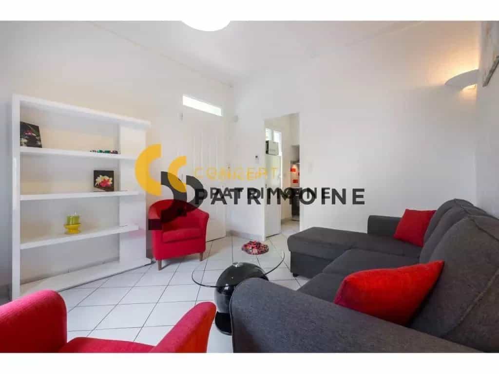 Condominium in Juan-les-Pins, Alpes-Maritimes 12010440