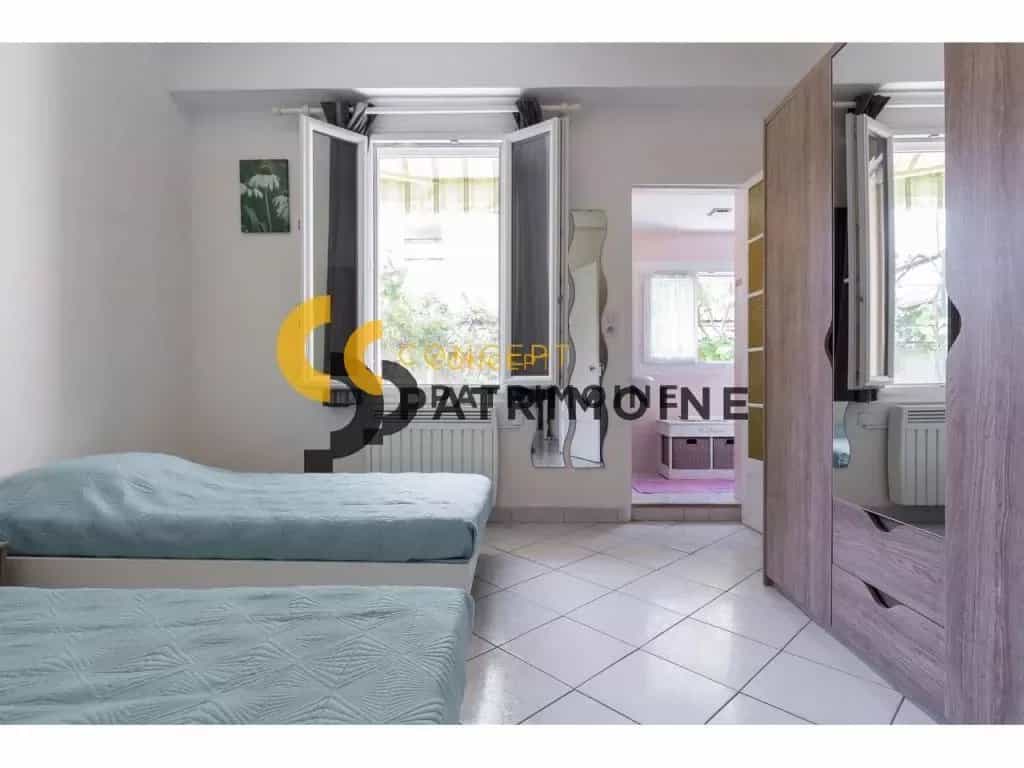 Condominium in Juan-les-Pins, Provence-Alpes-Cote d'Azur 12010440