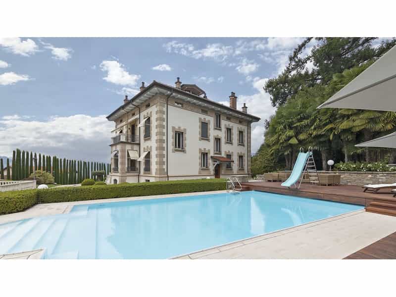 Huis in Porto Valtravaglia, Lombardije 12010776