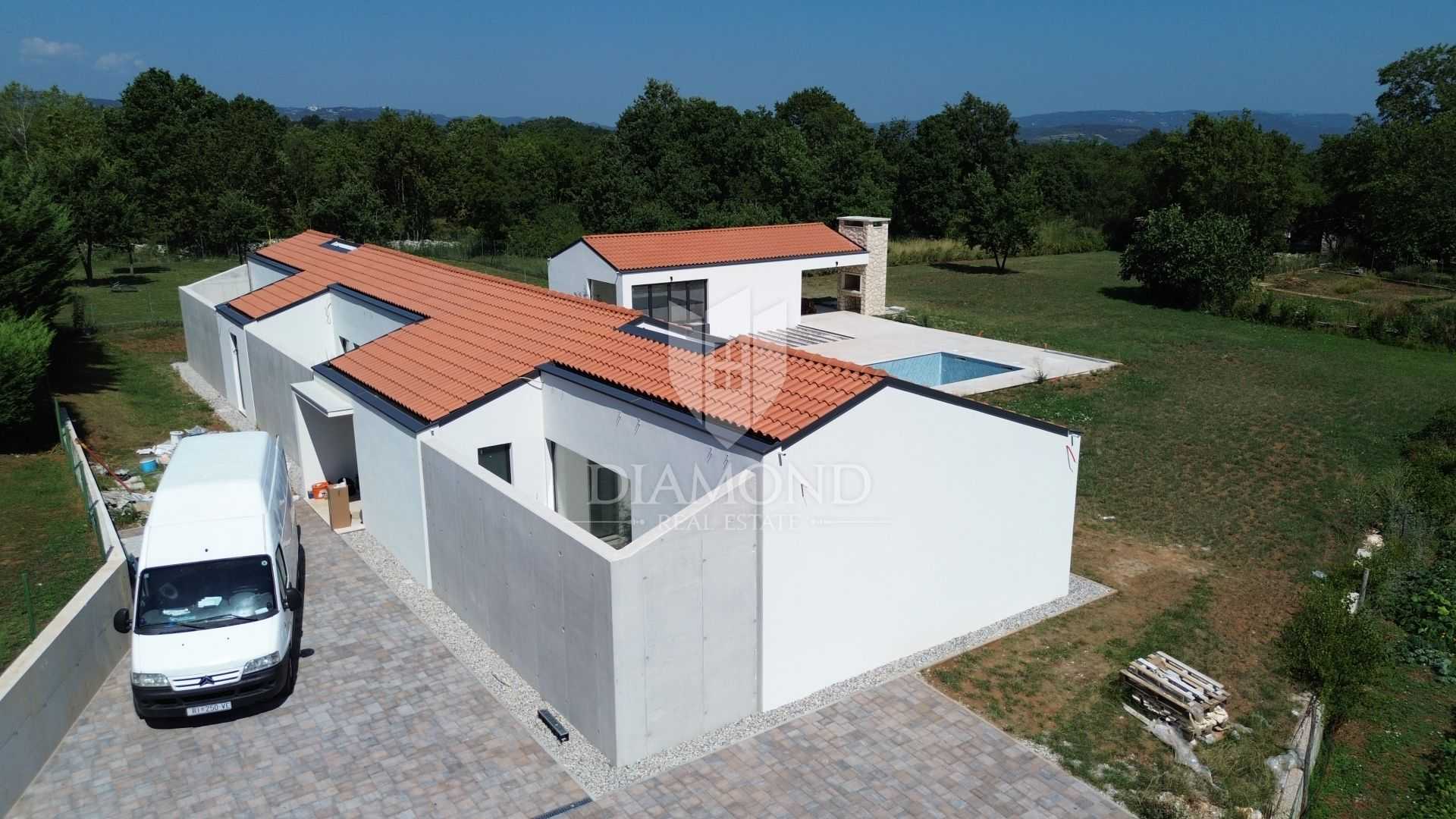 Будинок в Krsan, Istarska Zupanija 12010921