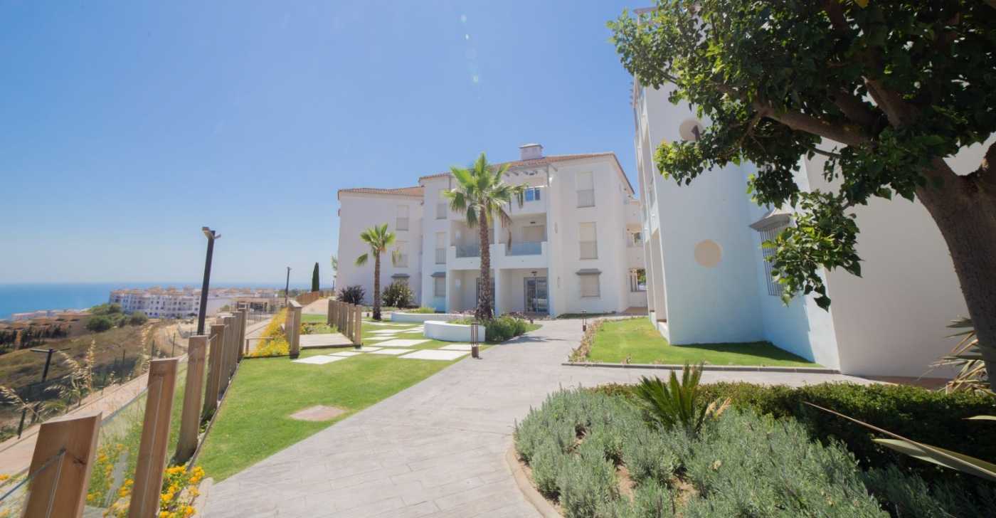 Condominium in Manilva, Andalusia 12011276