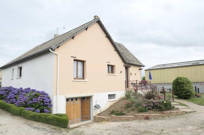 Hus i Sainte-Marie-du-Bois, Normandie 12011983