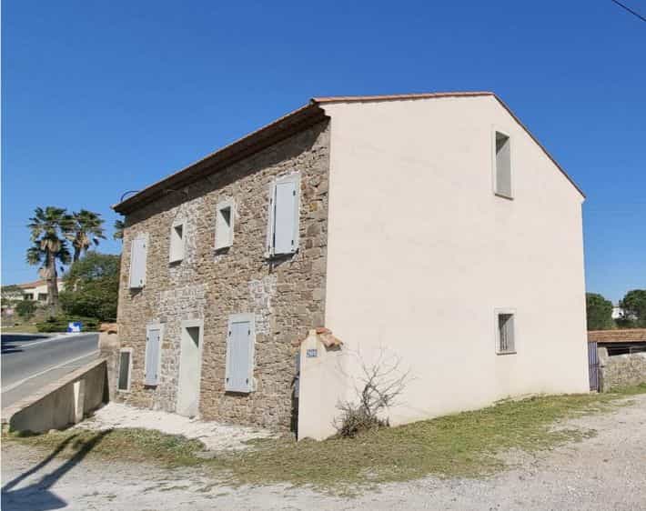 жилой дом в Рокебрюн-сюр-Аржан, Прованс-Альпы-Лазурный берег 12012135