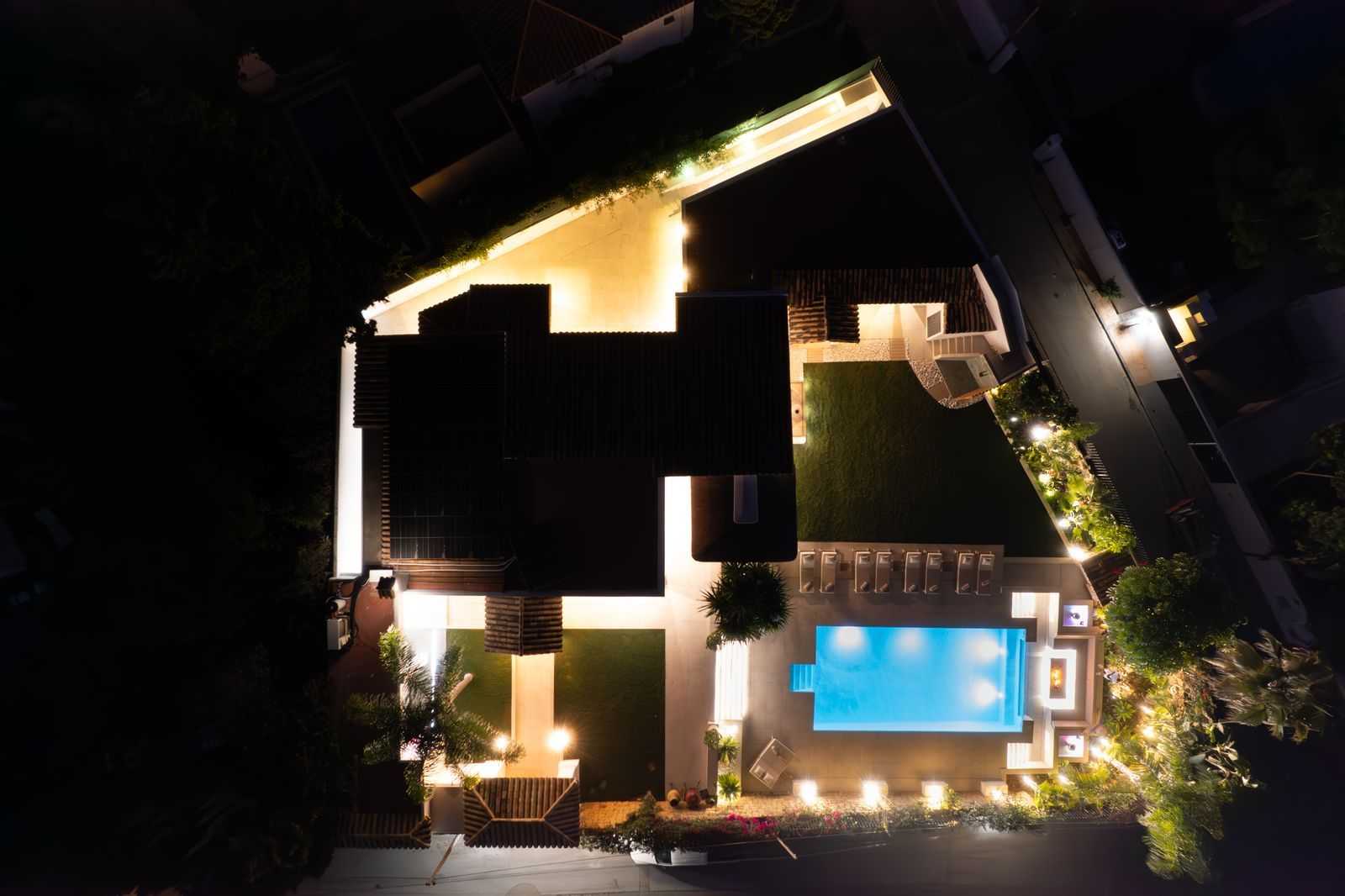 House in Los Angeles, California 12012453