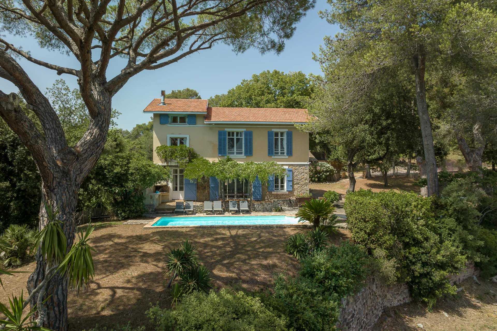 Rumah di La Roquette-sur-Siagne, Provence-Alpes-Cote d'Azur 12012468