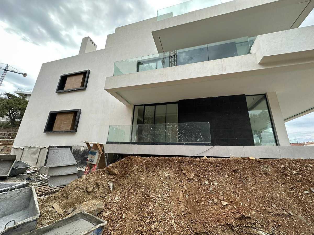 Condominium in Marbella, Andalusia 12012540