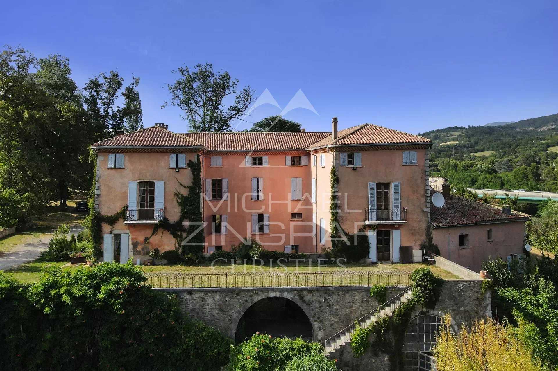 Talo sisään Sisteron, Alpes-de-Haute-Provence 12013322