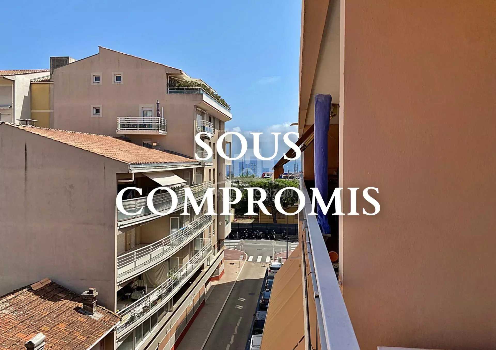 Condominium in La Bocca, Provence-Alpes-Cote d'Azur 12013368
