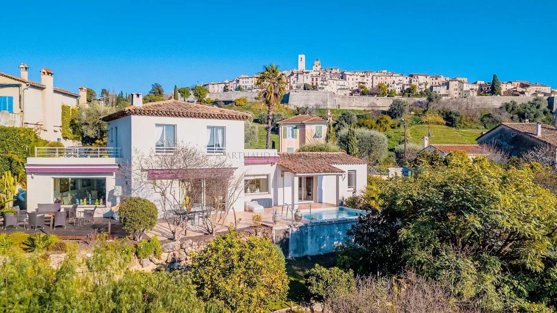 Talo sisään Saint-Paul-de-Vence, Provence-Alpes-Cote d'Azur 12013374
