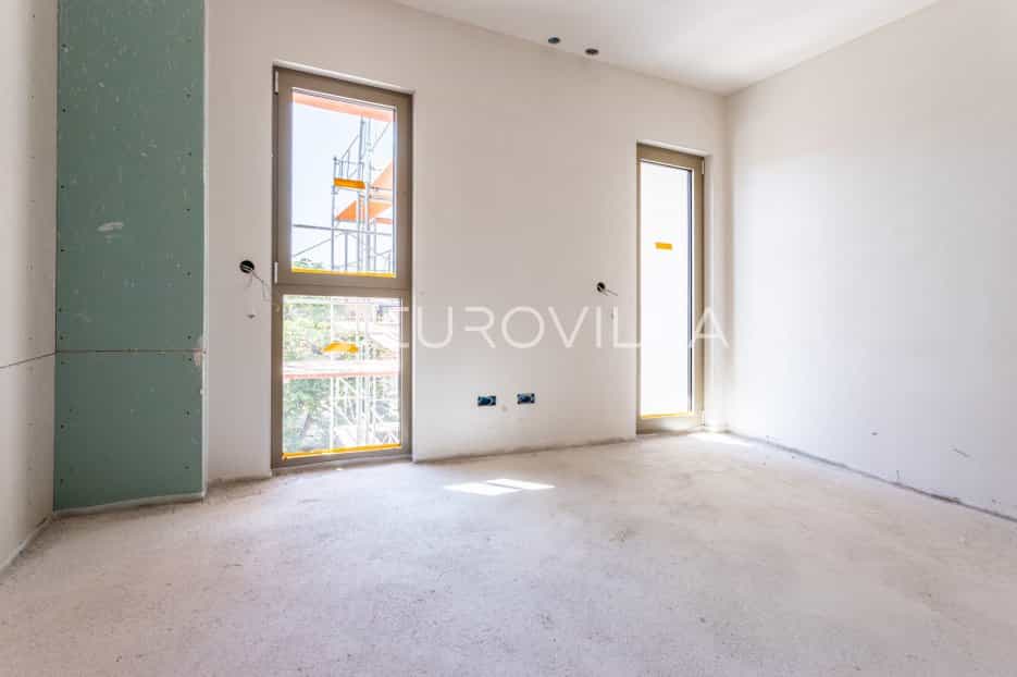 公寓 在 Split, Splitsko-Dalmatinska Zupanija 12013628