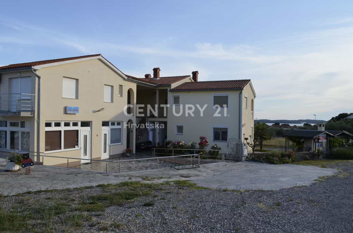 房子 在 Fažana, Istria County 12013653