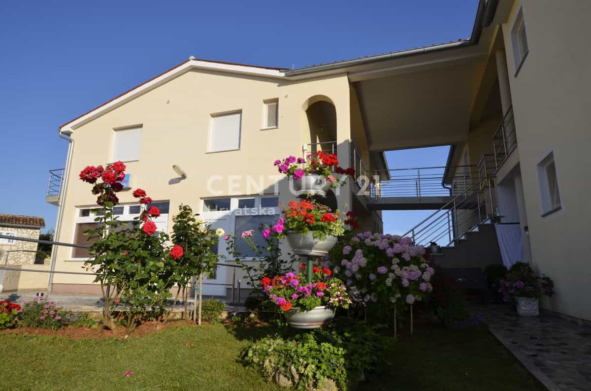 房子 在 Fažana, Istria County 12013653