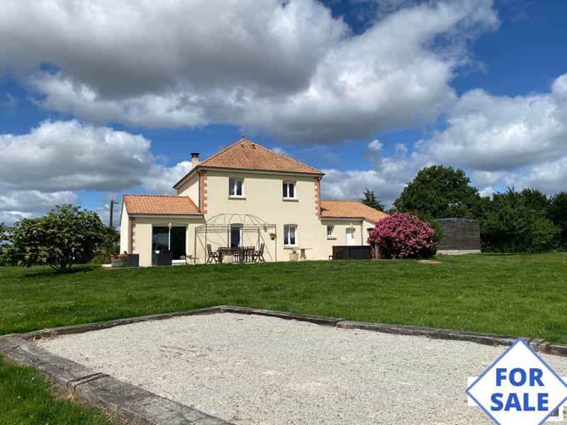 بيت في Larre, Normandie 12014194