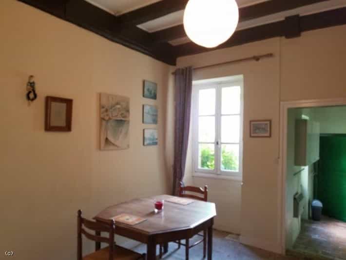 Dom w Charroux, Nouvelle-Aquitaine 12014201