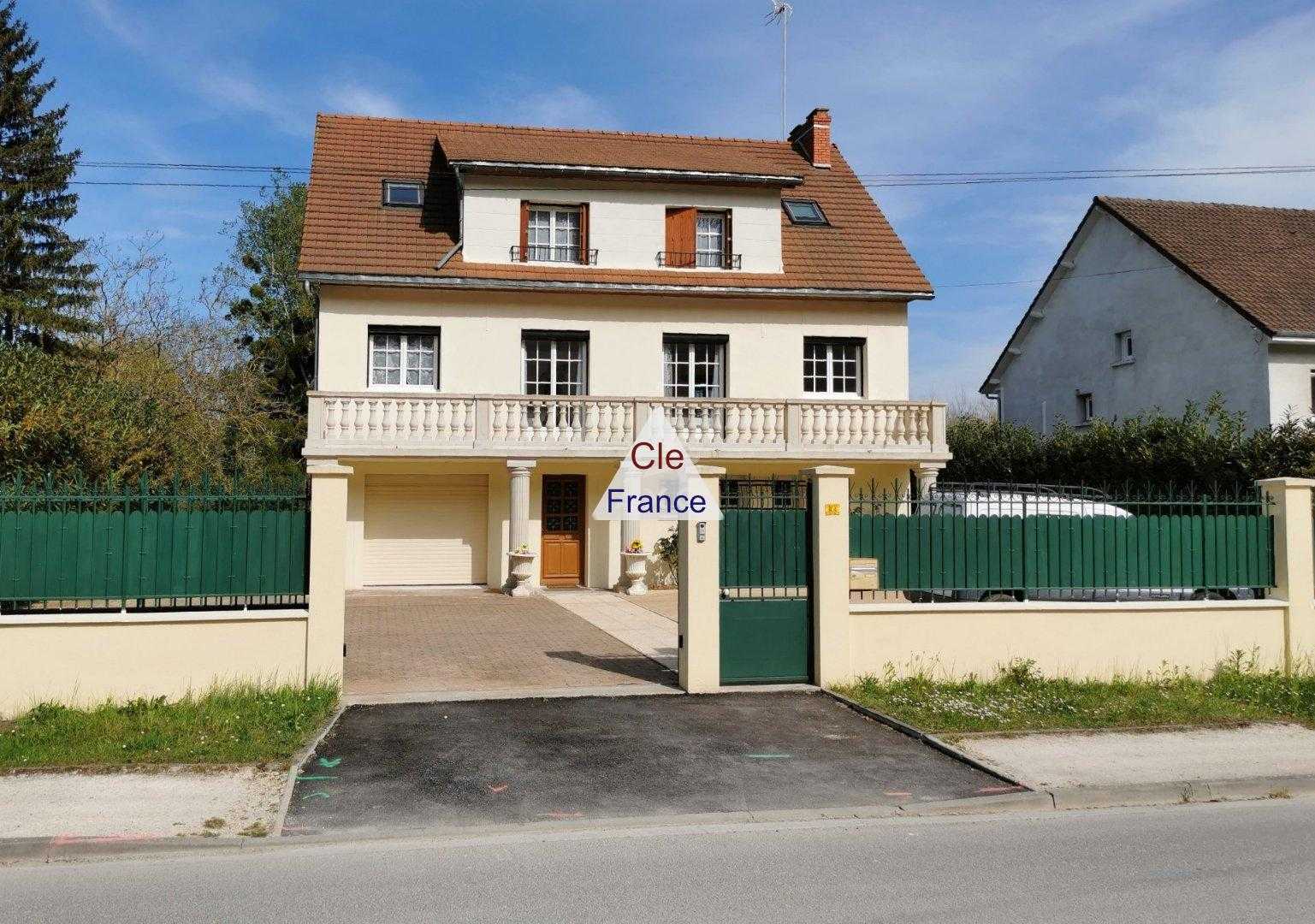 Huis in Fontenay-sur-Loing, Centre-Val de Loire 12014268