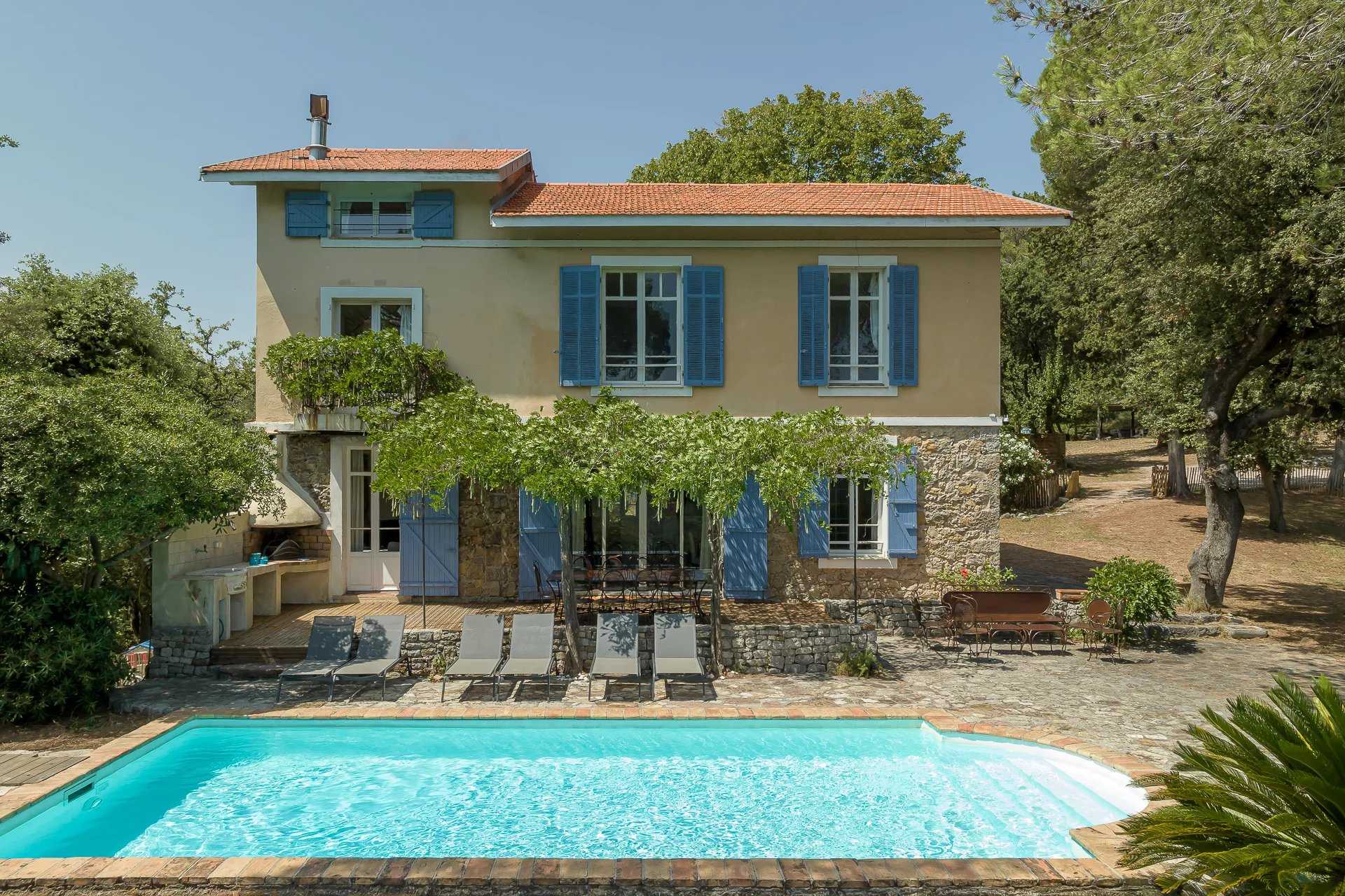 Casa nel La Roquette-sur-Siagne, Provence-Alpes-Côte d'Azur 12014515