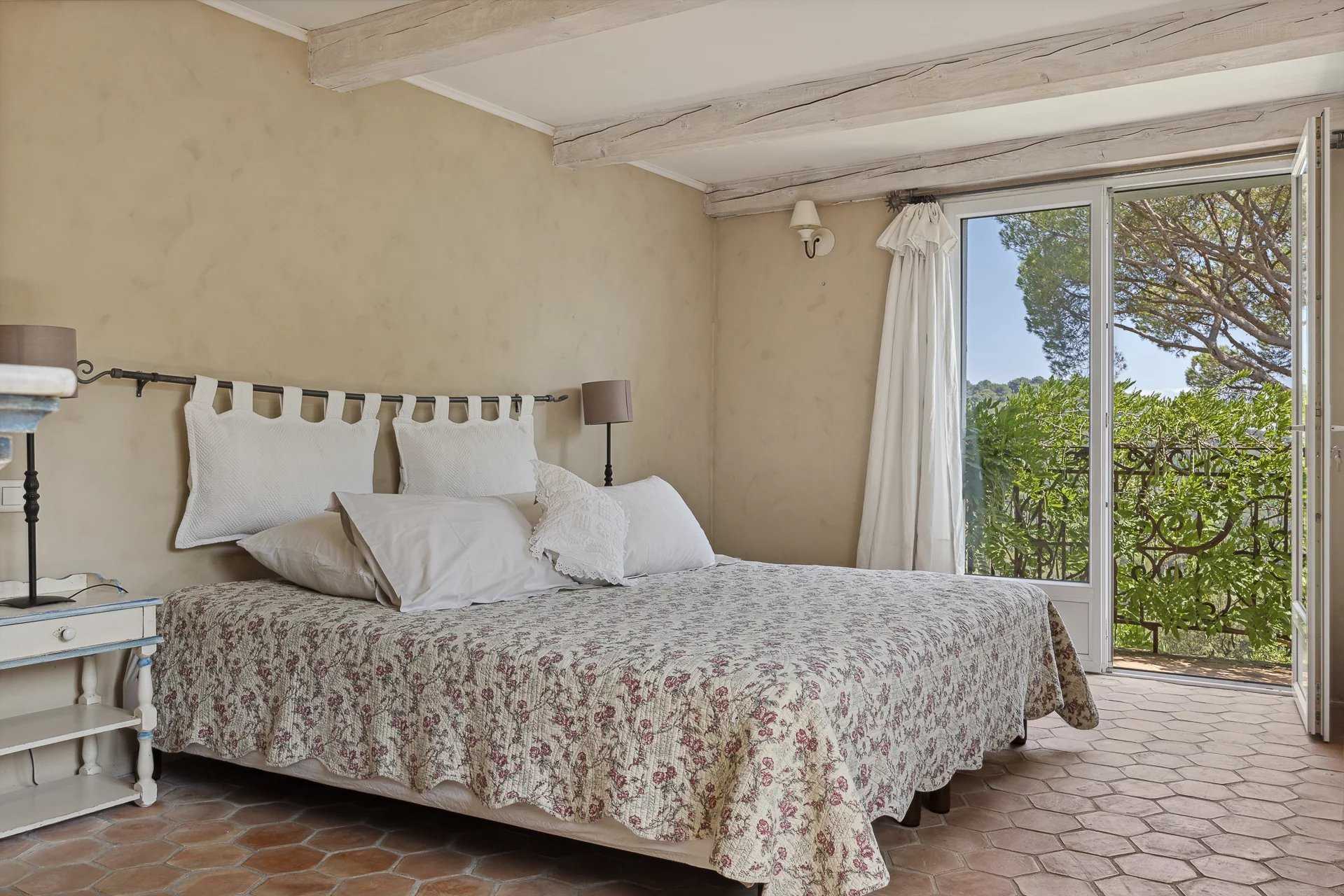 Casa nel La Roquette-sur-Siagne, Provence-Alpes-Côte d'Azur 12014515