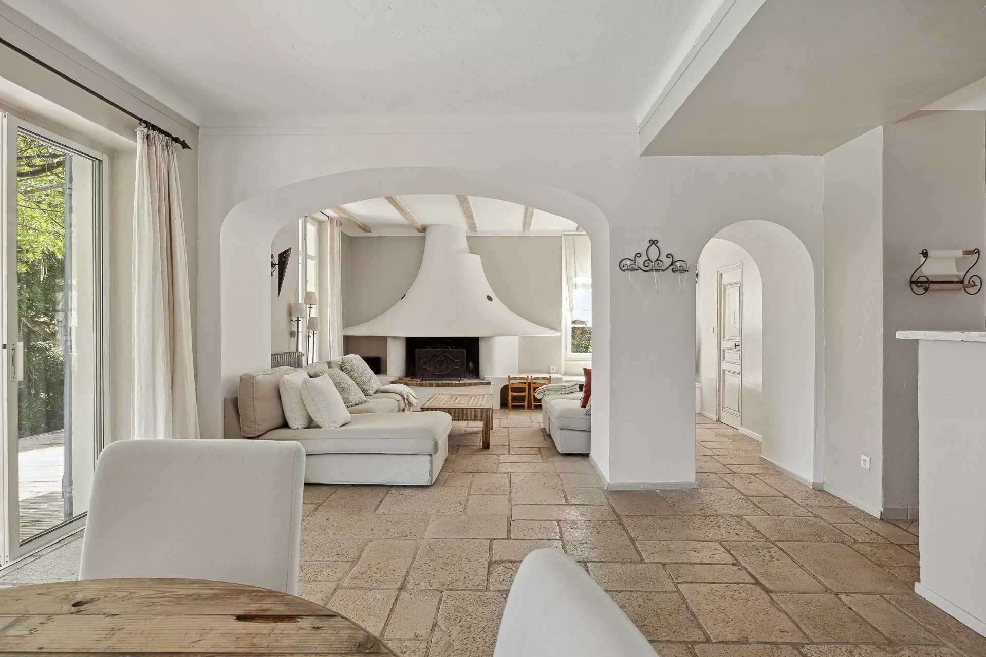 Hus i La Roquette-sur-Siagne, Provence-Alpes-Cote d'Azur 12014515