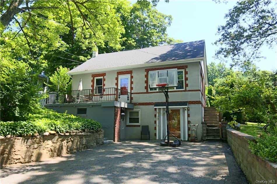 House in Lake Carmel, New York 12015304