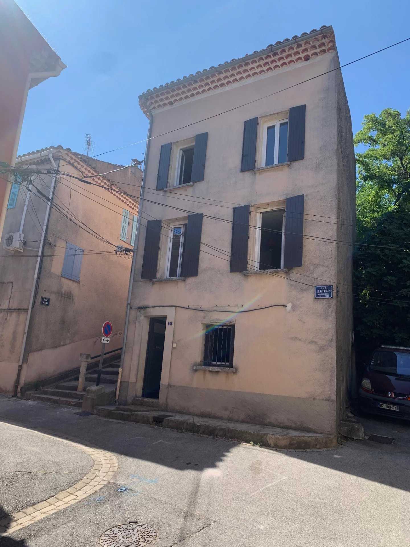 House in Sainte-Anastasie-sur-Issole, Provence-Alpes-Cote d'Azur 12015371