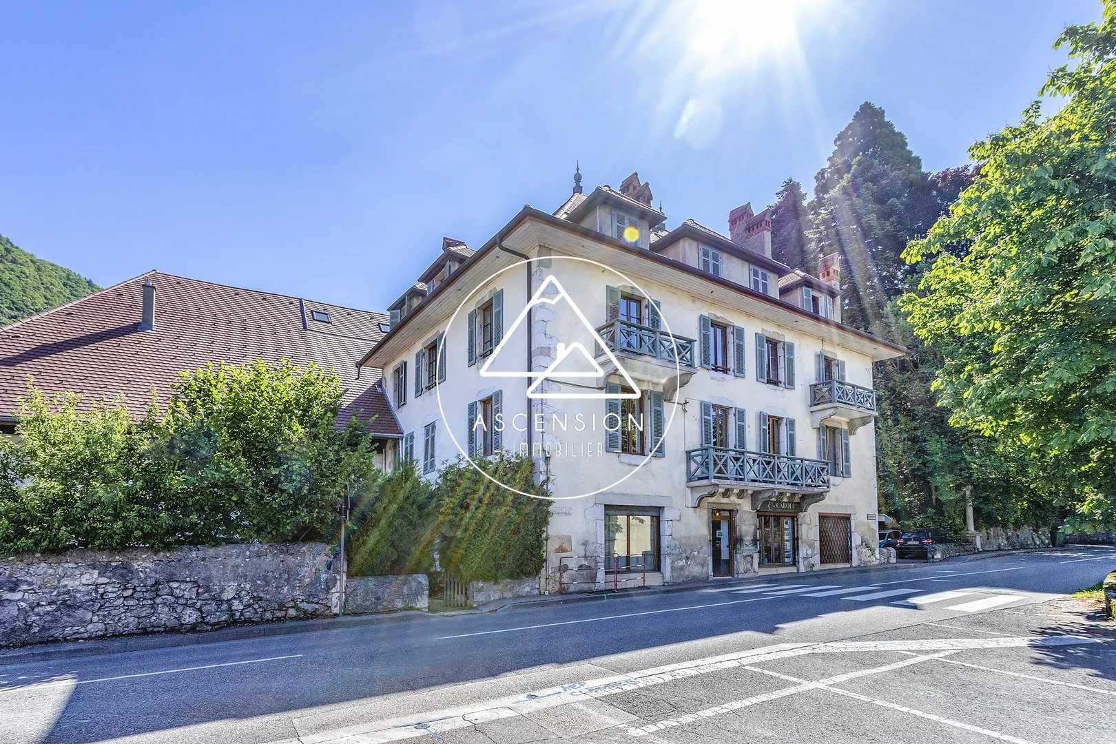 Condominio en Menthon-Saint-Bernard, Haute-Savoie 12015441