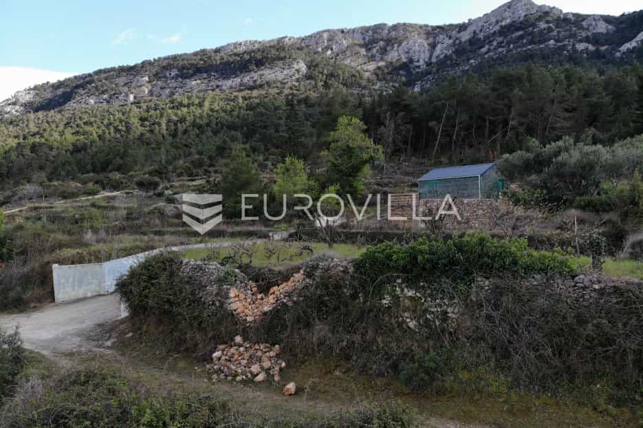 Terre dans Vrisnik, Split-Dalmatia County 12015672