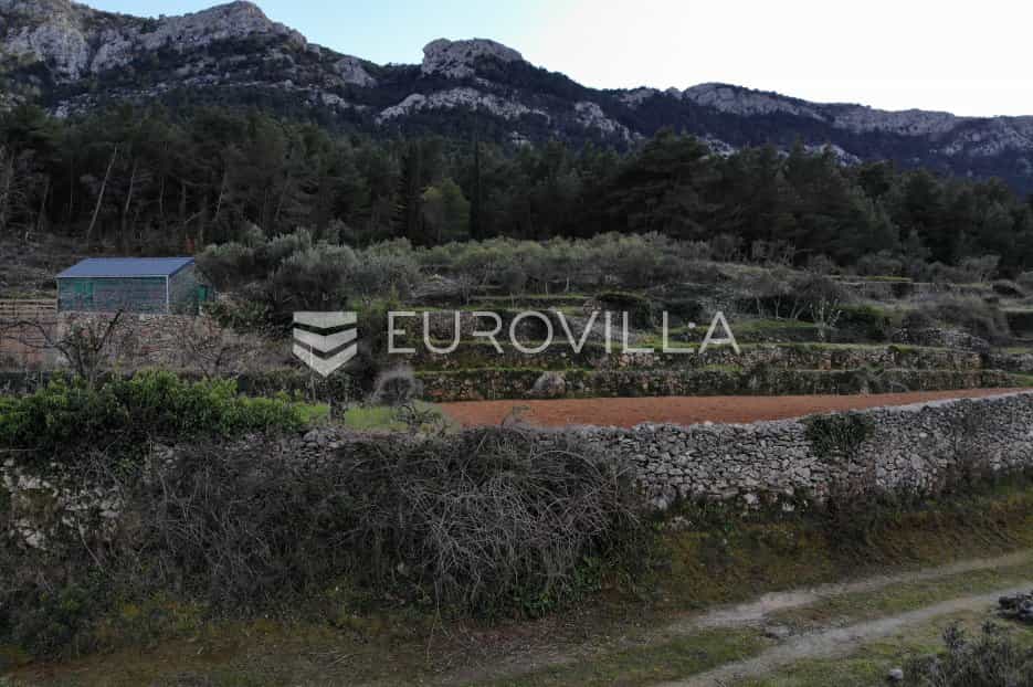 Tanah dalam Vrisnik, Split-Dalmatia County 12015672