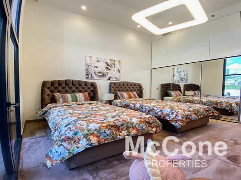 Condominium in Warisan, Dubayy 12015827