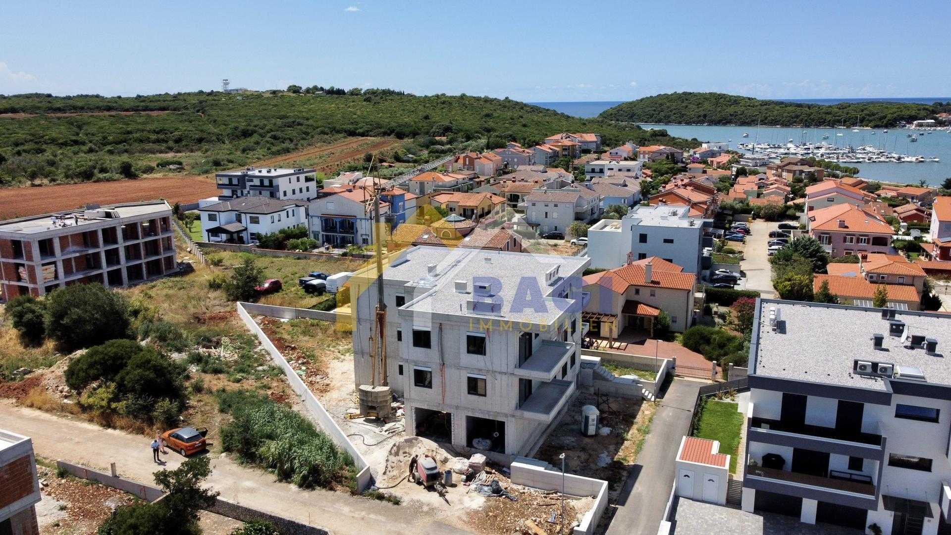 Condominium in Banjole, Istria County 12015866