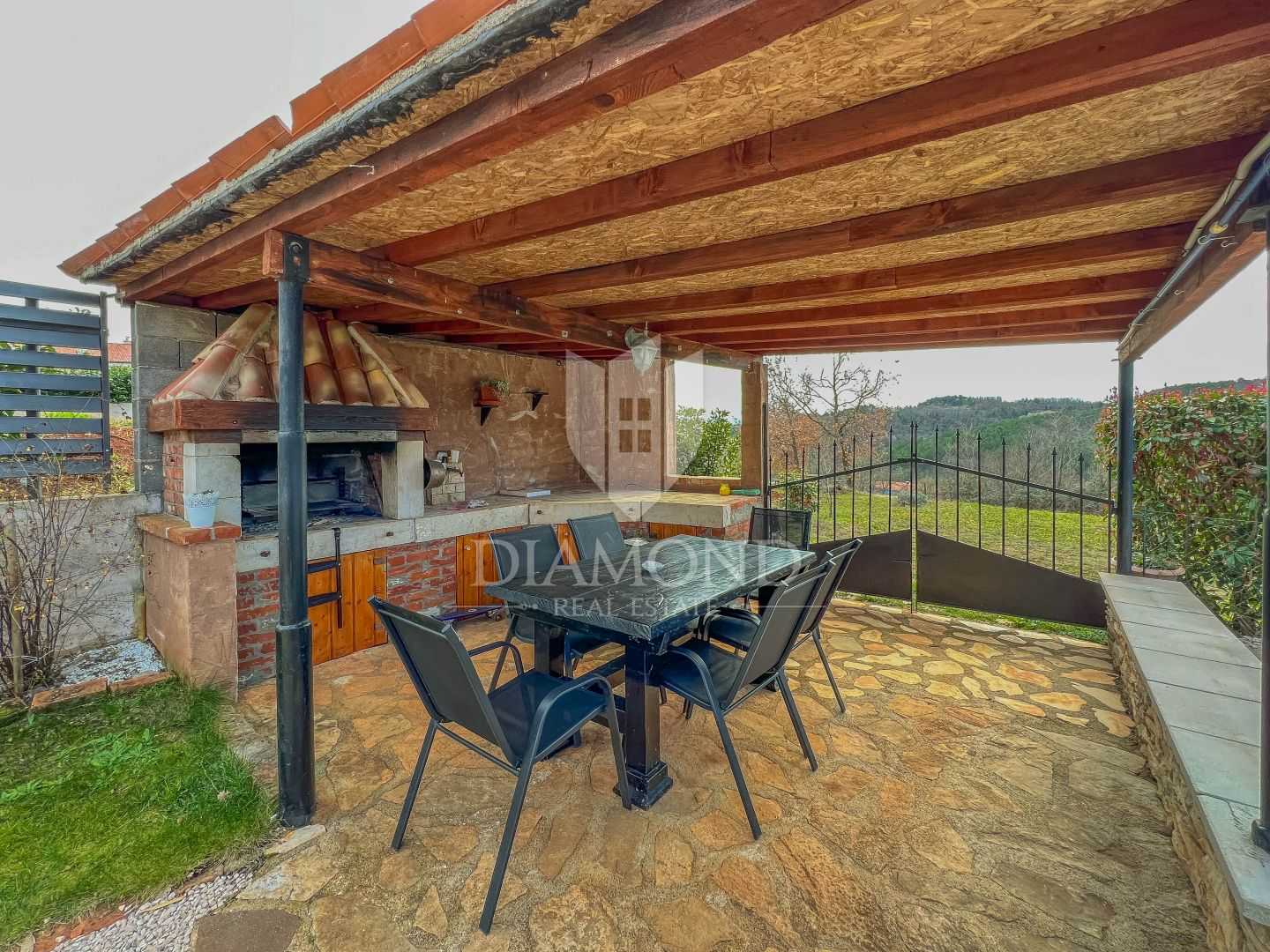 σπίτι σε Oprtalj, Istria County 12015905