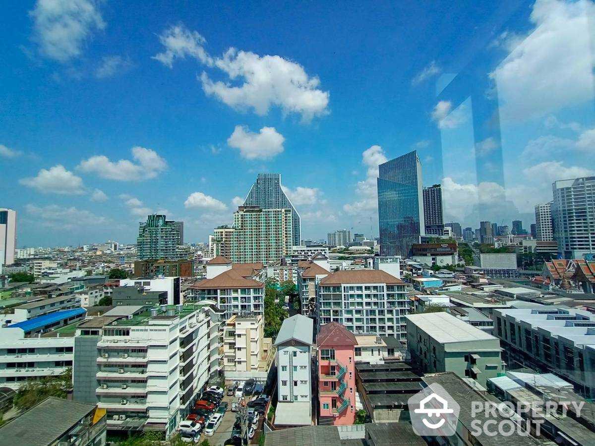 Condominium in Bang Rak, Krung Thep Maha Nakhon 12016731