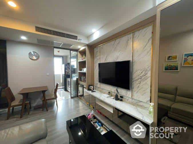 Condominium in Pathum Wan, Krung Thep Maha Nakhon 12016857