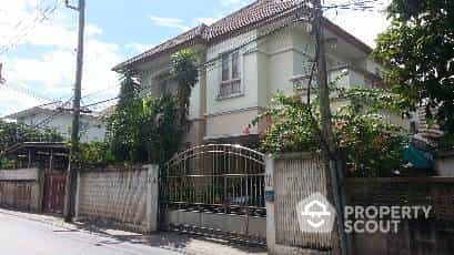 жилой дом в Пхра Кханонг, Крунг Тхеп Маха Накхон 12016966