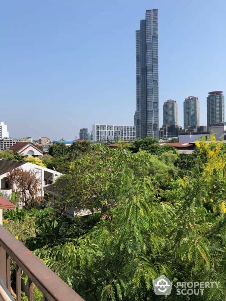 Condominium in Godown, Krung Thep Maha Nakhon 12017282