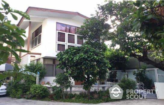 House in Sathon, Krung Thep Maha Nakhon 12018274